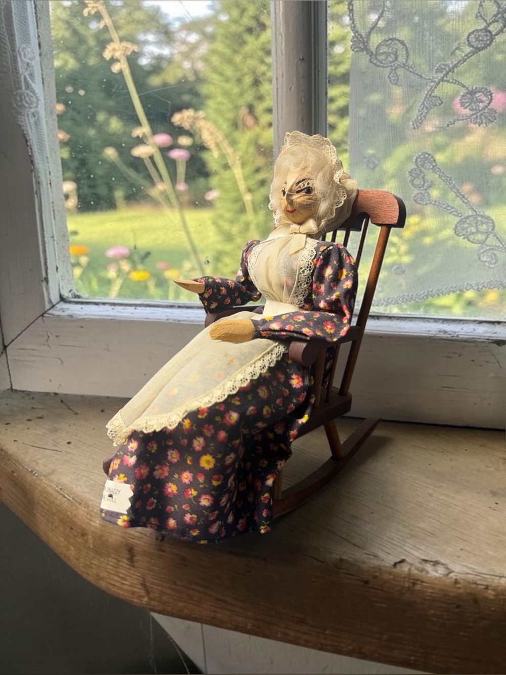 VINTAGE GRANDMA SNAZZY OZARK NUT-HEAD DOLL IN WOODEN ROCKING CHAIR – HANDMADE FO